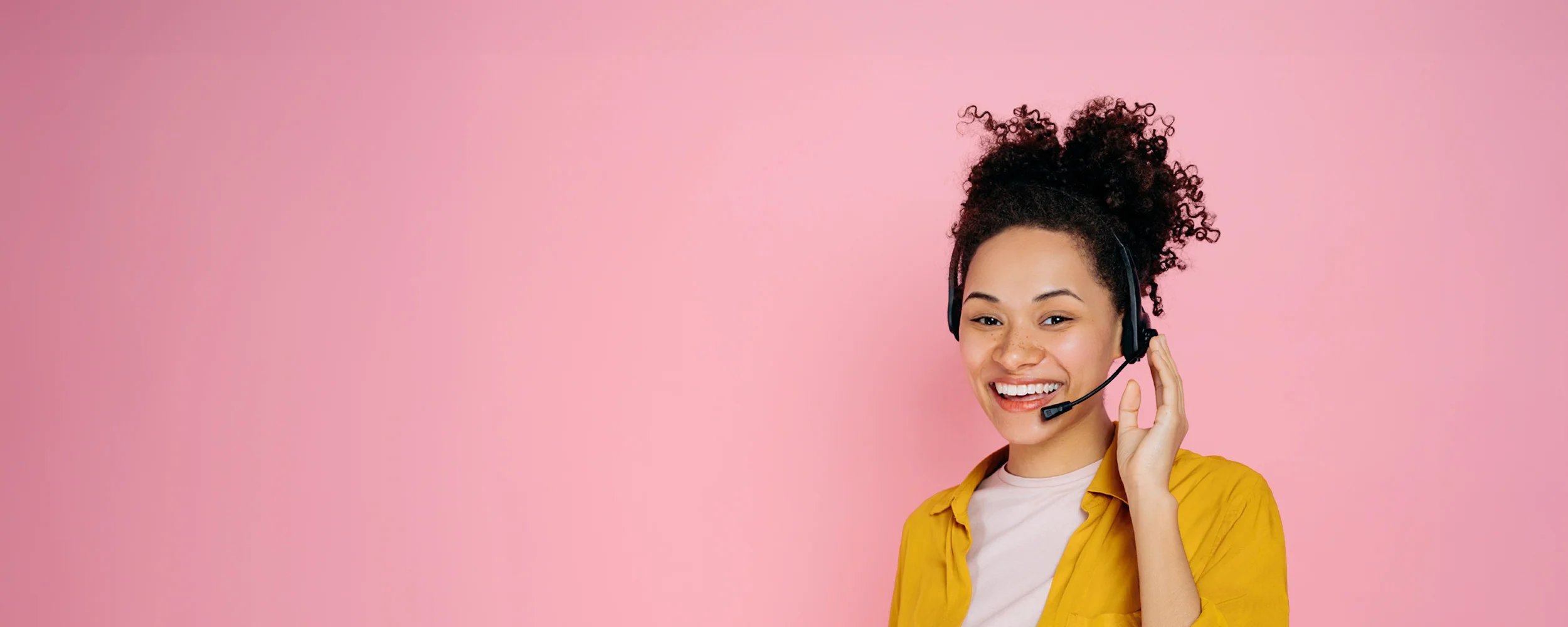 An African American female AnsweringService.com virtual receptionist on a pink background.